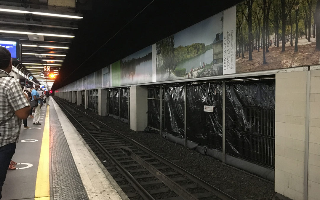 Des bâches acoustiques pour les usagers du RER D à la Gare de Lyon (Paris)