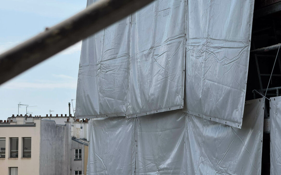 Bâche acoustique de chantier : fonctionnement, usages et choix